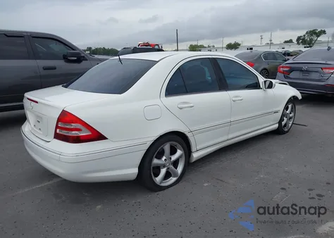 2006 Mercedes-Benz C 230 Sport z USA, uszkodzony, nr VIN WDBRF52H16F740554